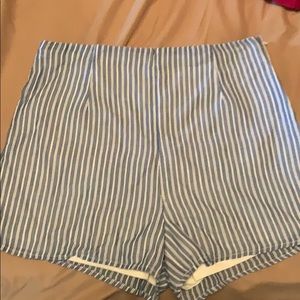Shorts with side zipper
